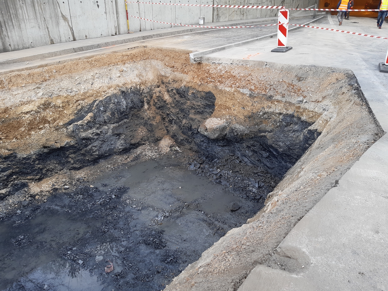 Izkop gradbene jame s podvrtanjem pod betonsko ploščo za potrebe vgradnje drenažnih cevi